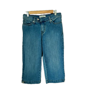 Levi's Perfectly Slimming Light Wash Mid Rise Knee Length Denim Capris. Size 8